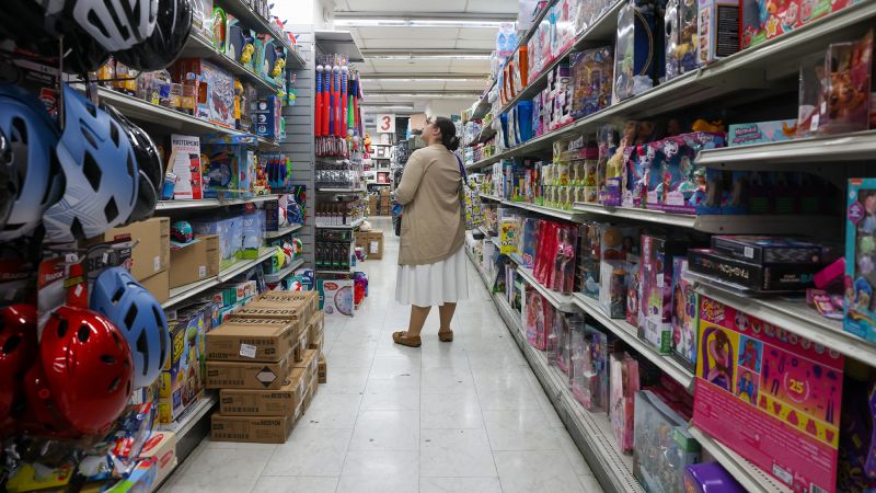 US Consumer Confidence Edges Up in July Amid Ongoing Trade Concerns