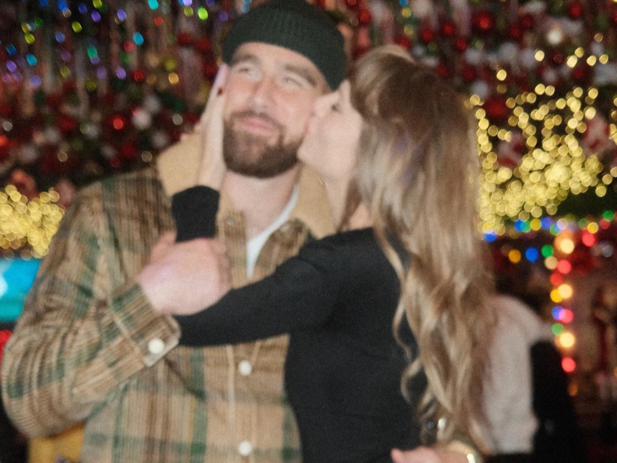 Travis Kelce Praises Patriots Fans for Welcoming Taylor Swift Despite Booing