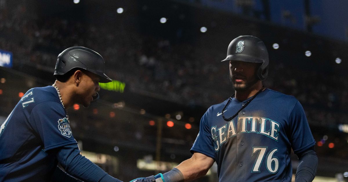 Featured image for Mariners' Superpowers Prevail, Securing Third Consecutive Win over Giants