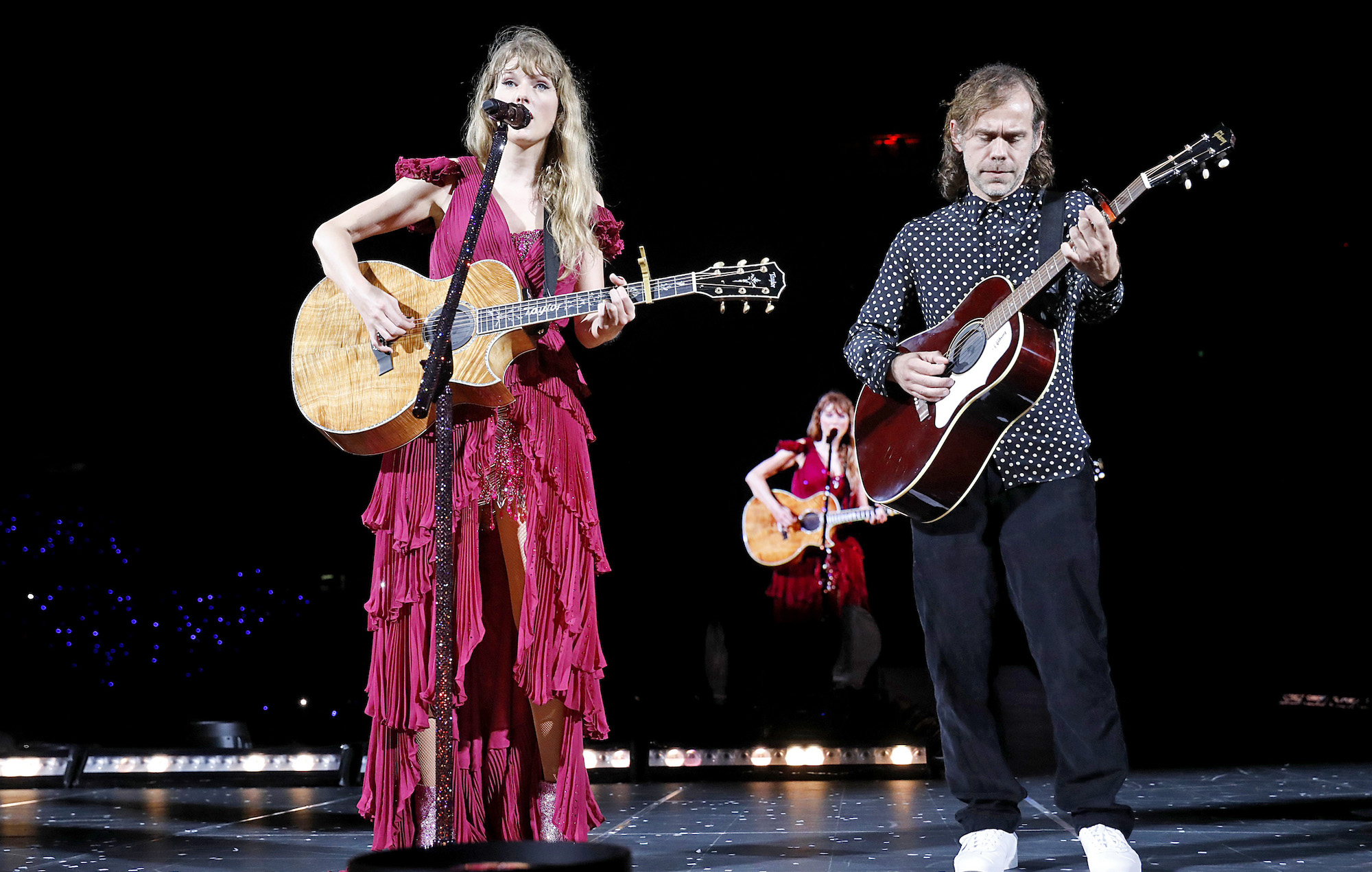 Featured image for Taylor Swift and Aaron Dessner perform live debut of 'Ivy' in Cincinnati