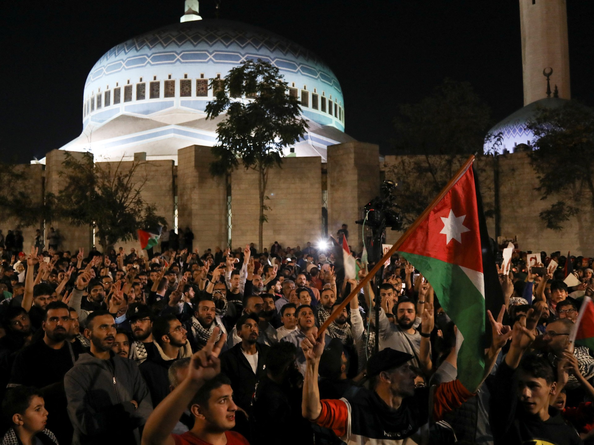 "Israel-Hamas Conflict: Biden's Trip Fails to Alleviate Gaza's Humanitarian Crisis"