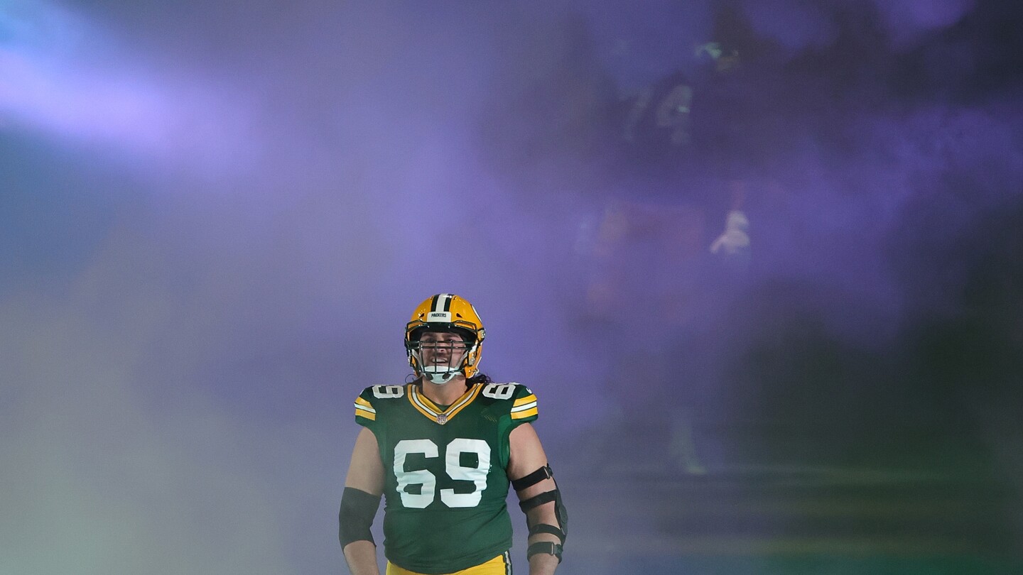 "Packers' David Bakhtiari Embraces Exciting Unknowns at Training Camp"
