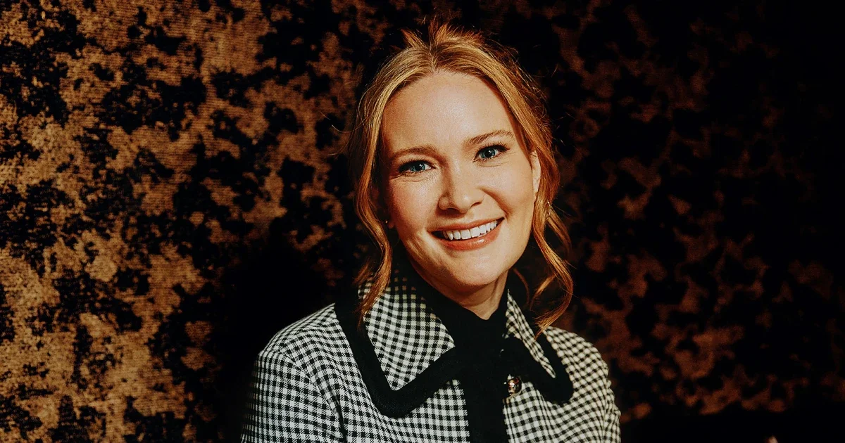 ACOTAR 6 & 7 Get Firm Release Dates, Maas Teases One Massive Three-Book Arc