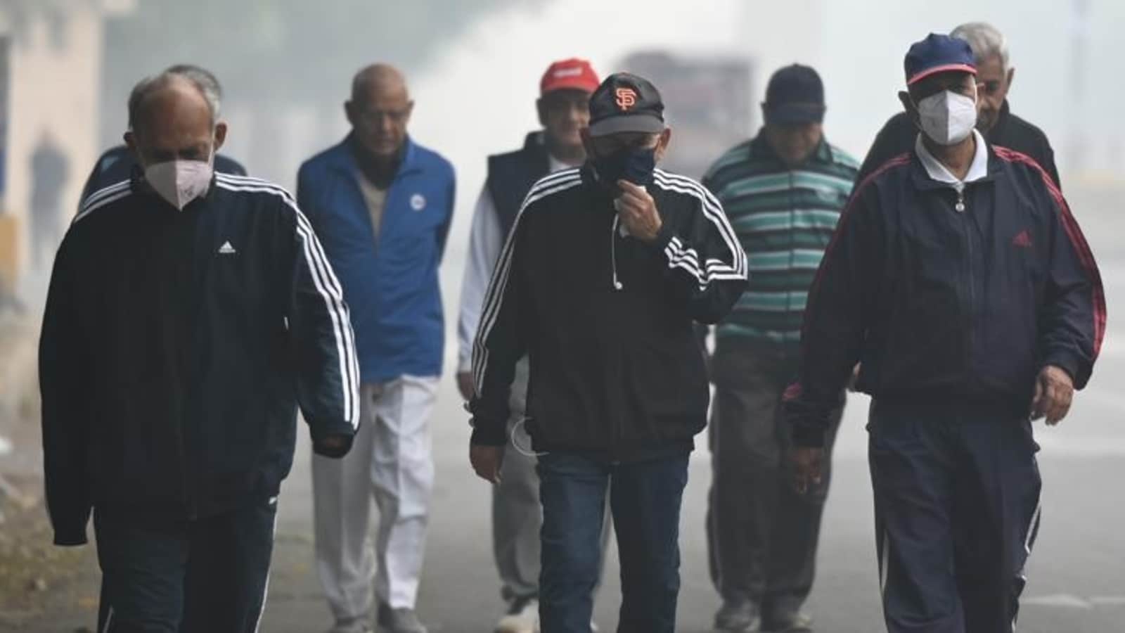 Featured image for Karnataka Health Minister Urges Mask-Wearing for Senior Citizens Amid Kerala's Covid Surge