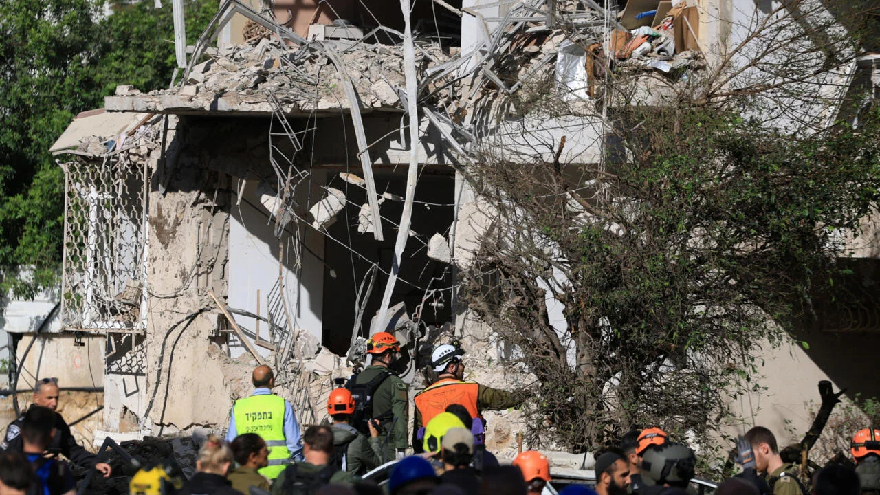 Iran fires missiles at Israel as Tehran rejects US-talk claims