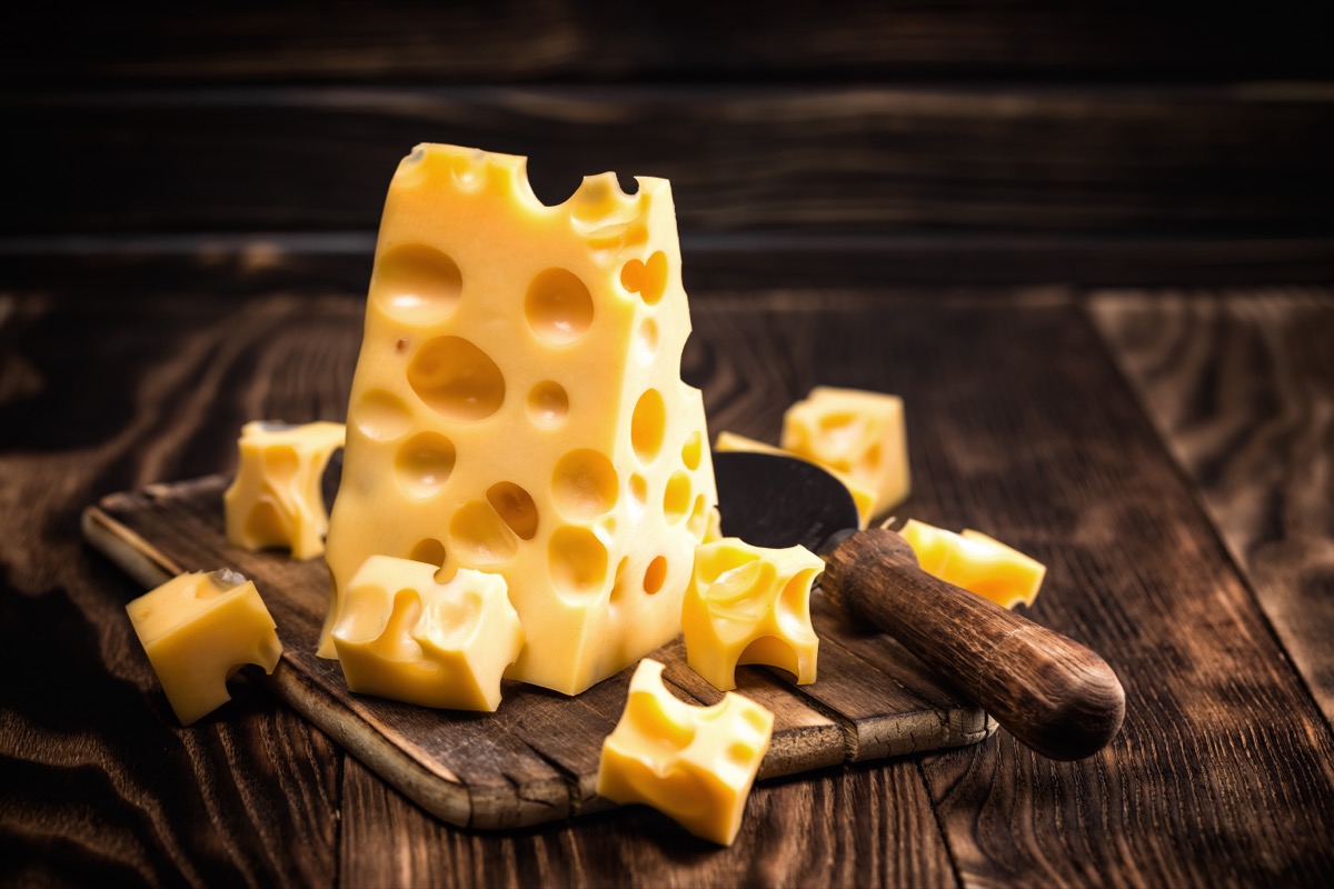 Featured image for 7 Cheeses Recommended by Dietitians for Belly Fat Loss