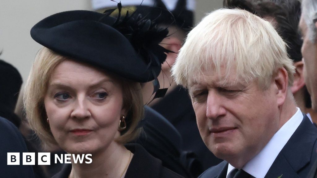 Brexit deal faces Tory revolt as Johnson and Truss vote against Sunak's proposal.