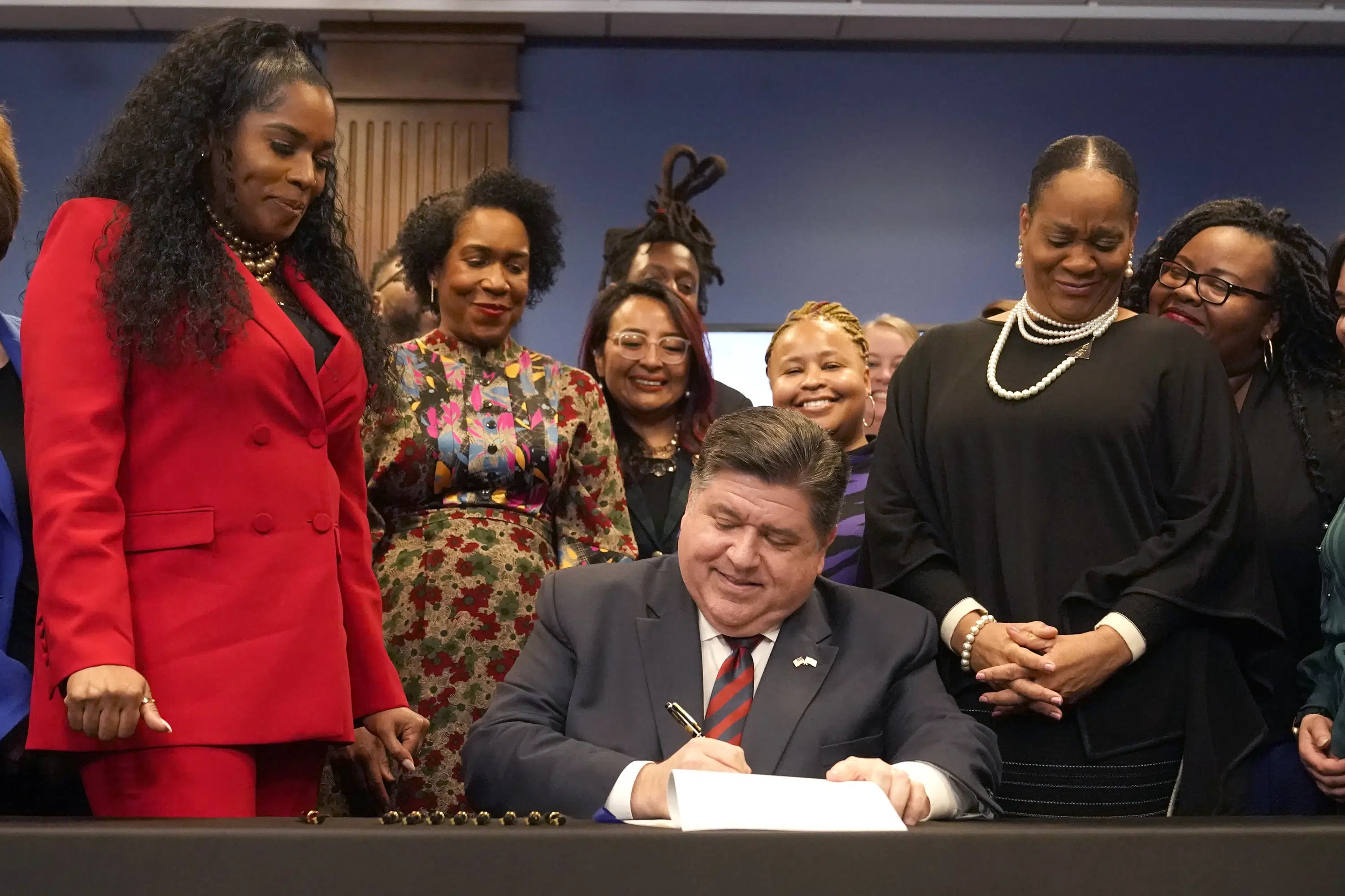 Illinois Implements Statewide Mandatory Paid Leave, Excludes Cook County and Chicago.
