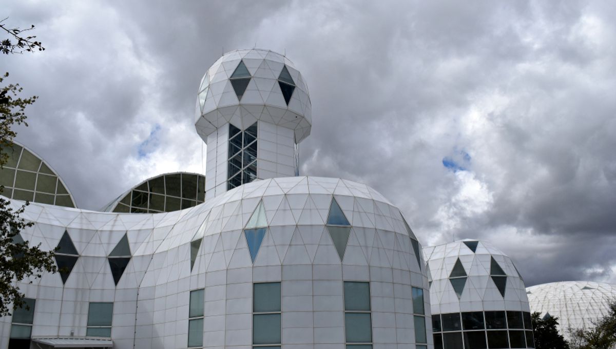 Featured image for "Biosphere Experiment Ends in Disaster: Eight People's Two-Year Isolation Turns Tragic"