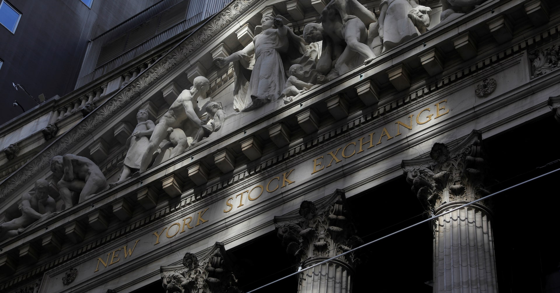 Global Markets Slide Amid Interest Rate Concerns
