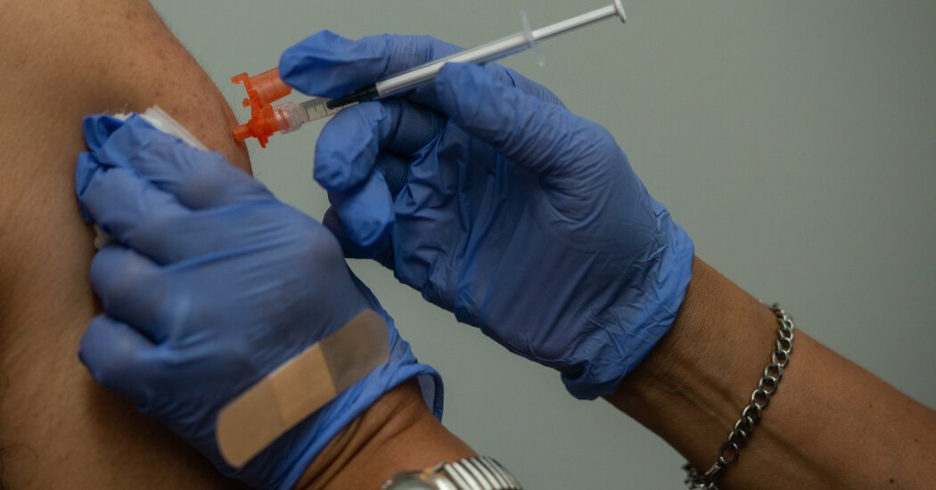 Featured image for Hochul Signs Order to Expand COVID Vaccine Access in New York