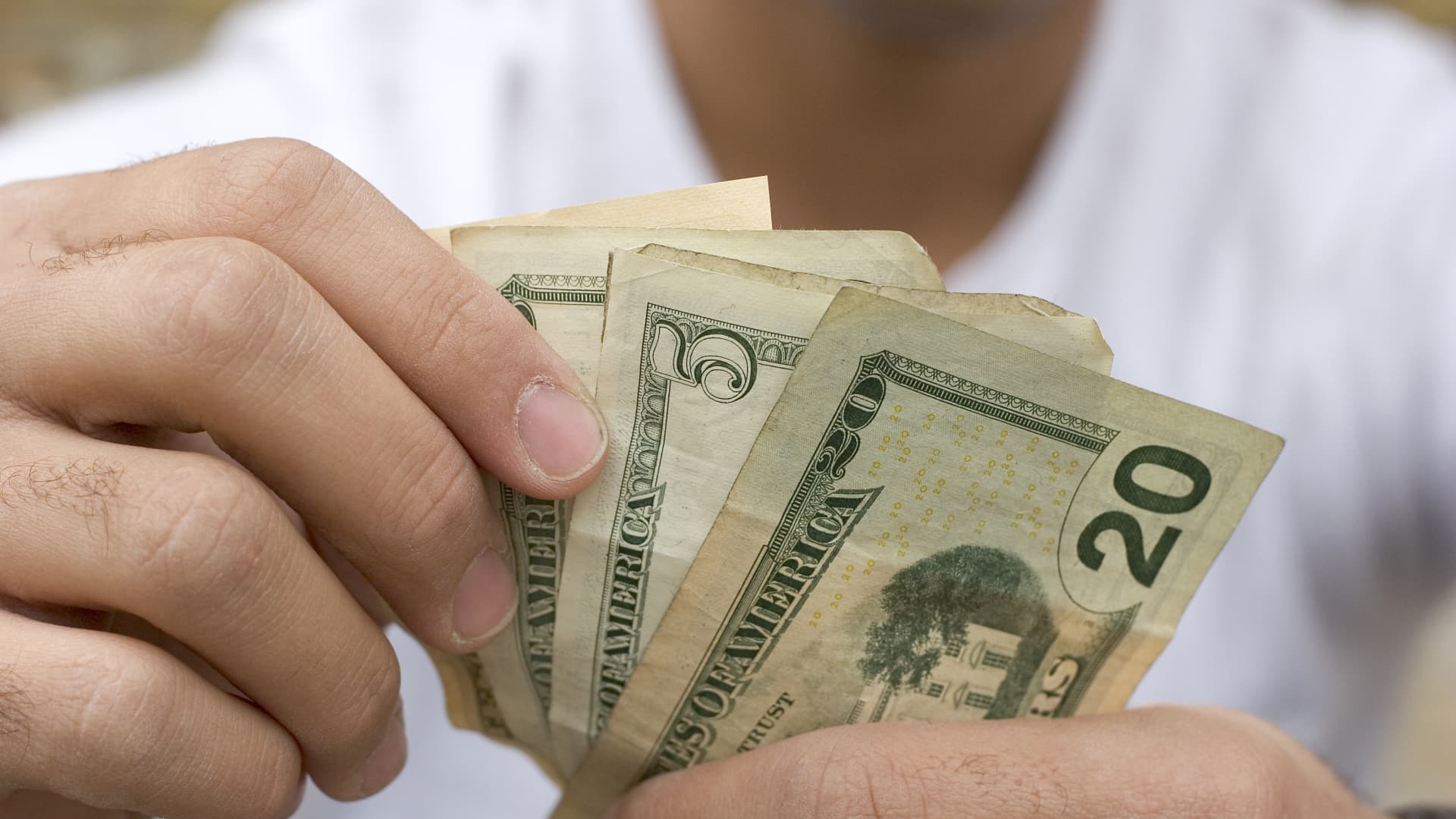Navigating the Financial Independence Divide Between Parents and Adult Children
