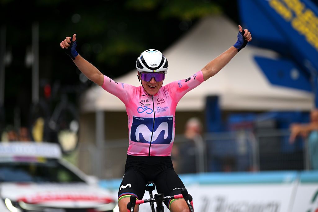 Featured image for Annemiek van Vleuten Dominates Giro d'Italia Donne Stage 6