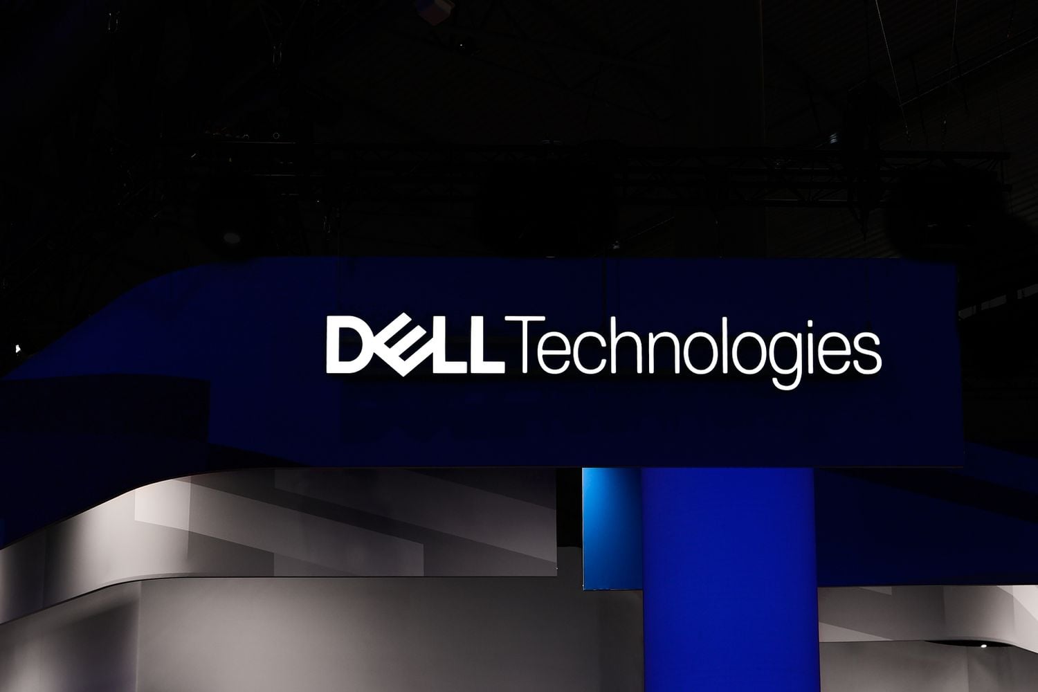 Featured image for Dell's Earnings Beat Estimates but AI Costs Weigh on Shares