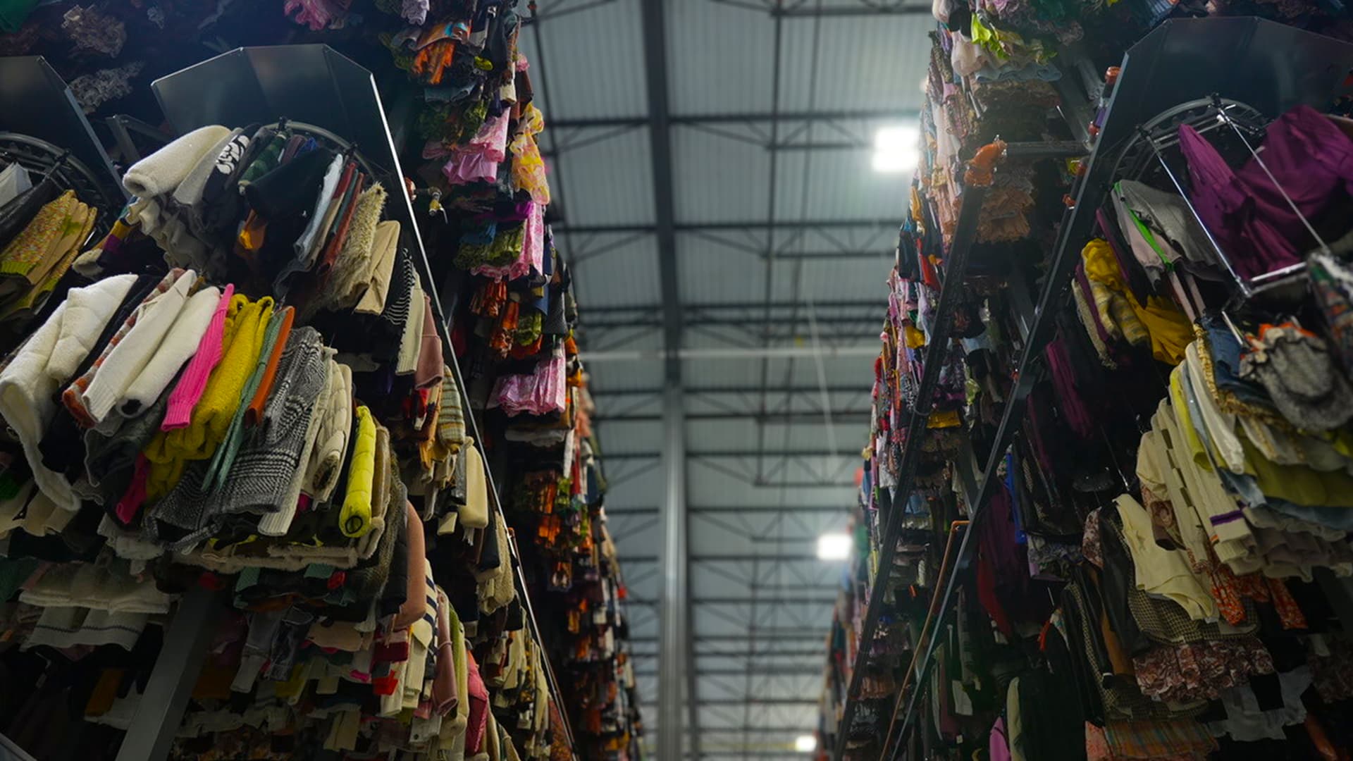 Featured image for Nuuly Outperforms Rent the Runway, Achieving Profitability in Clothing Rental Market