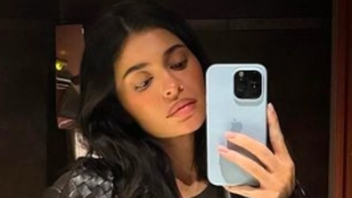 "Kylie Jenner's Controversial Support for Israel Sparks Backlash and Instagram Story Deletion"