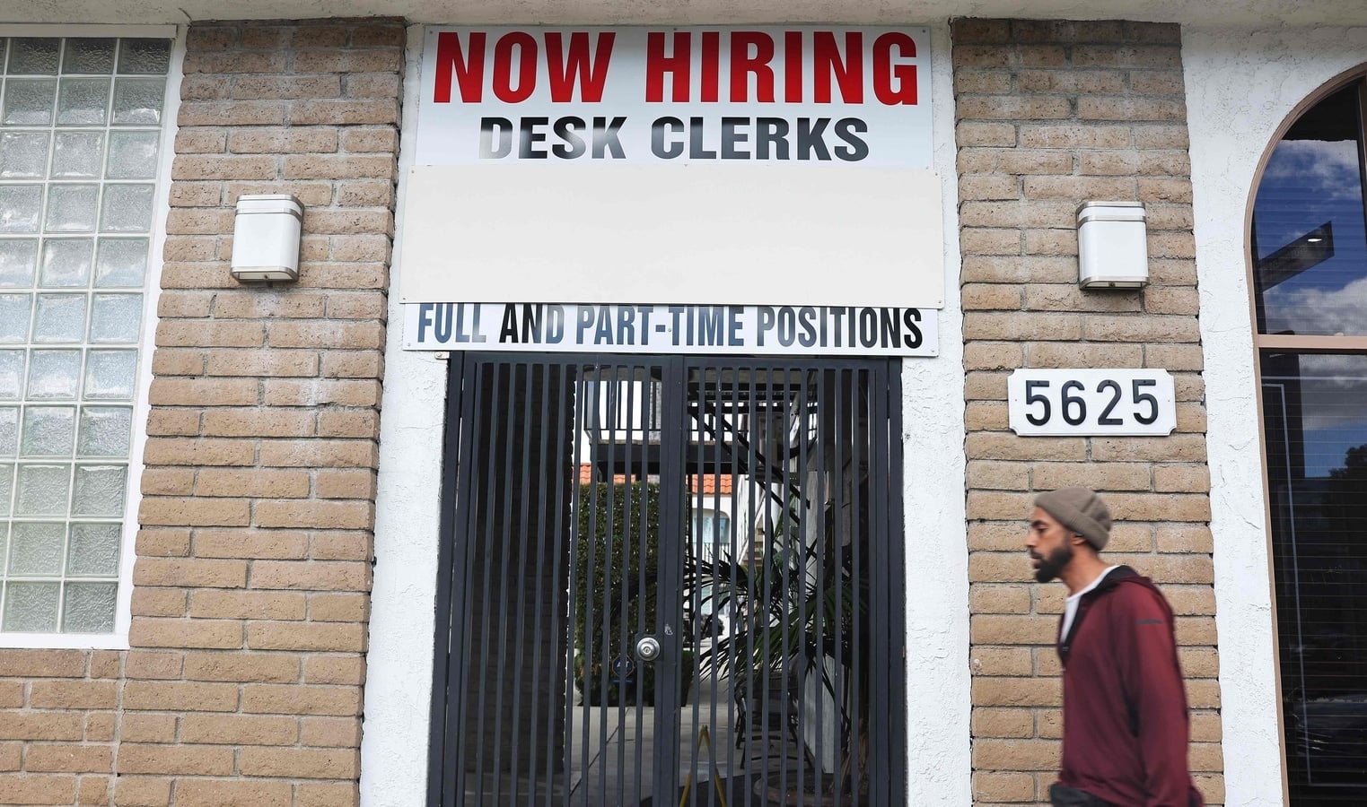 Featured image for "Forecasting Modest Pay Hikes for US Workers in 2024"