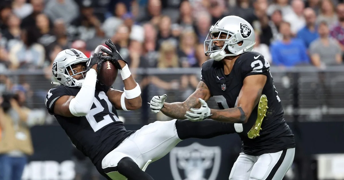 "Amik Robertson shines as Raiders dominate Giants in Week 9"