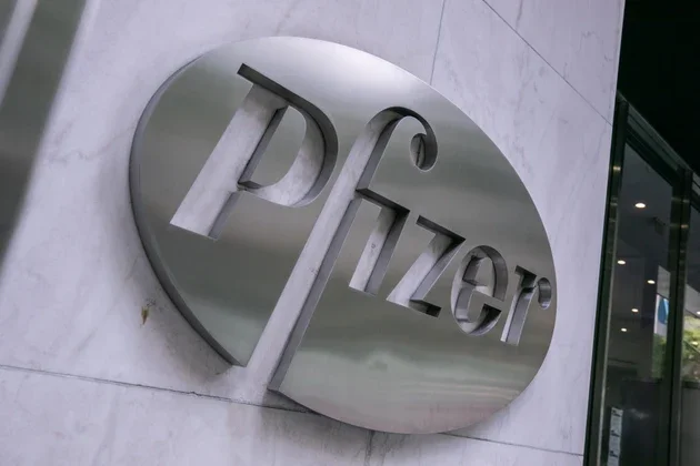 Pfizer slides as 2026 revenue is seen pressured by patent cliffs