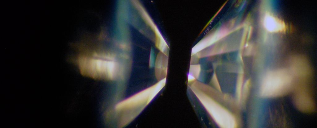 Scientists Successfully Synthesize Earth's Core Material Crystals