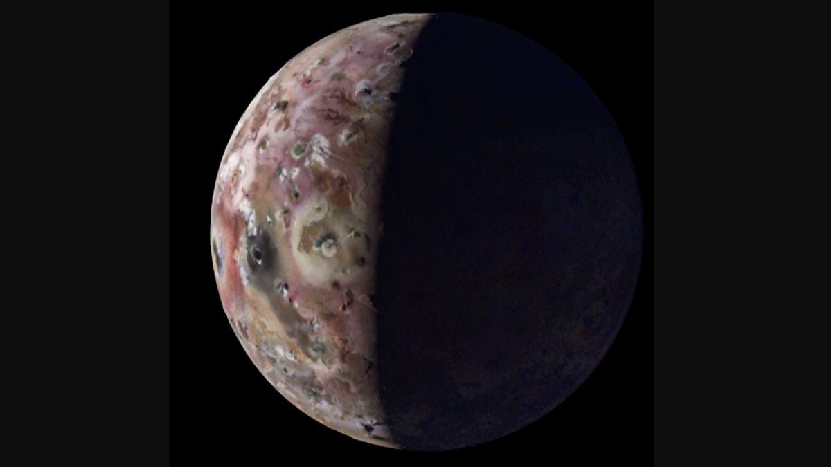 Featured image for "Juno Probe's Stunning Images: Io's 4.5 Billion Years of Volcanic Activity"
