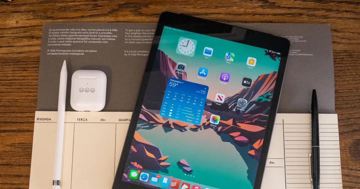 Apple's 10.2-inch iPad hits record low of $249.