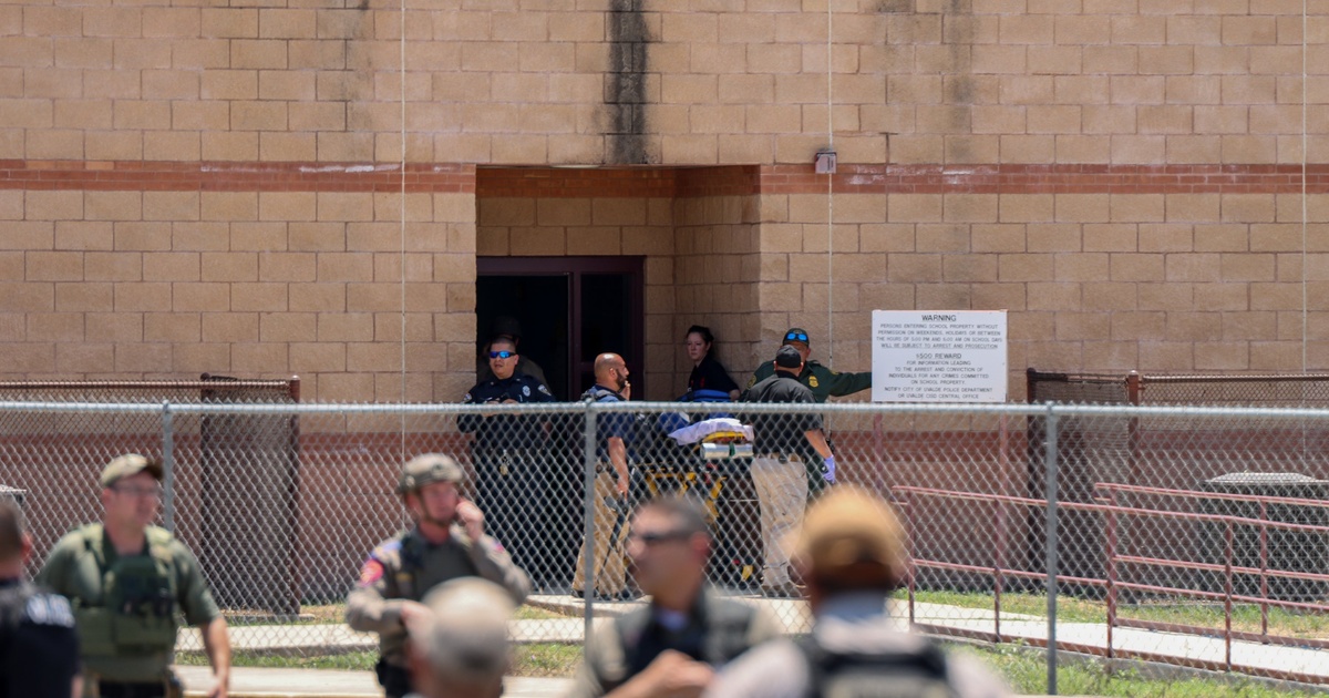 Featured image for Uvalde Families Sue State, School District Over Shooting Response