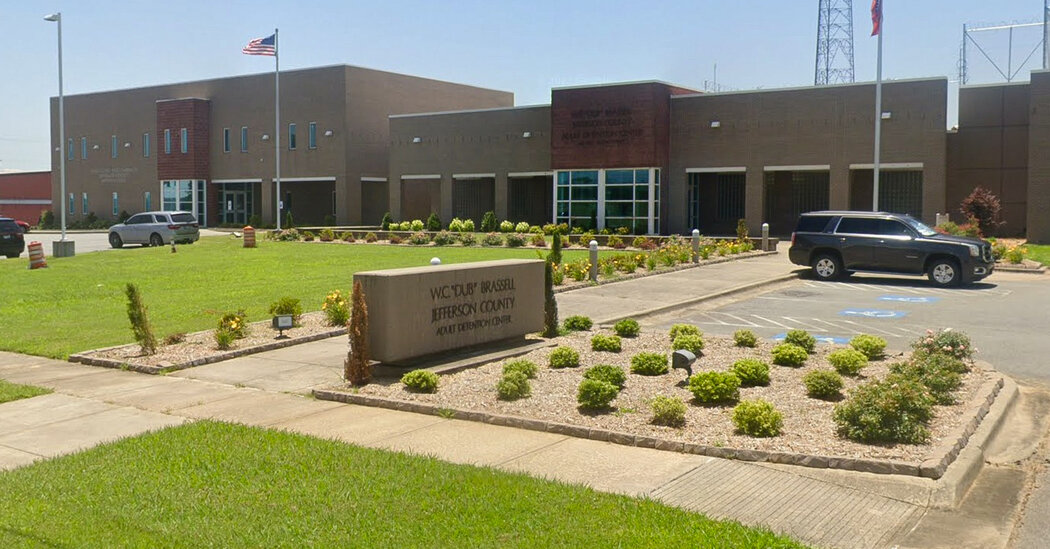 Featured image for "Arkansas Authorities Apprehend Second Escaped Inmate Charged with Murder"