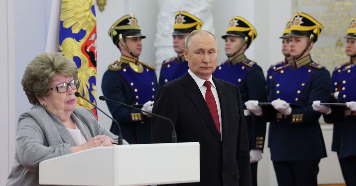 Featured image for Putin emphasizes patriotism and national pride on Russia Day.