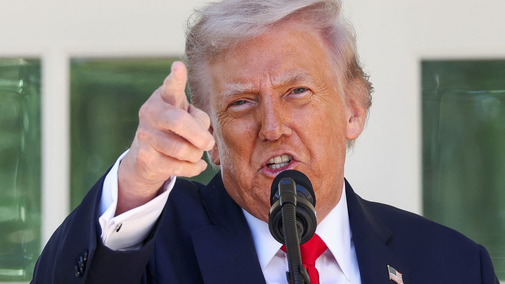 Featured image for Trump demands $230 million from DOJ for past cases