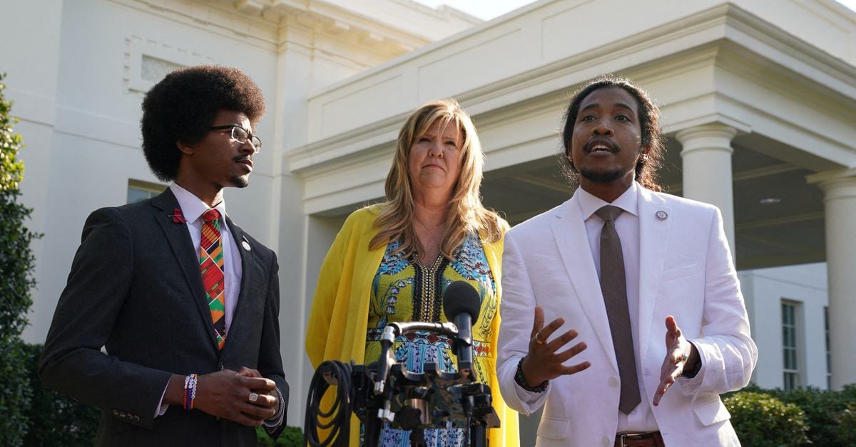 Expelled Democratic lawmakers reclaim seats in Tennessee special election, marking a victory for democracy