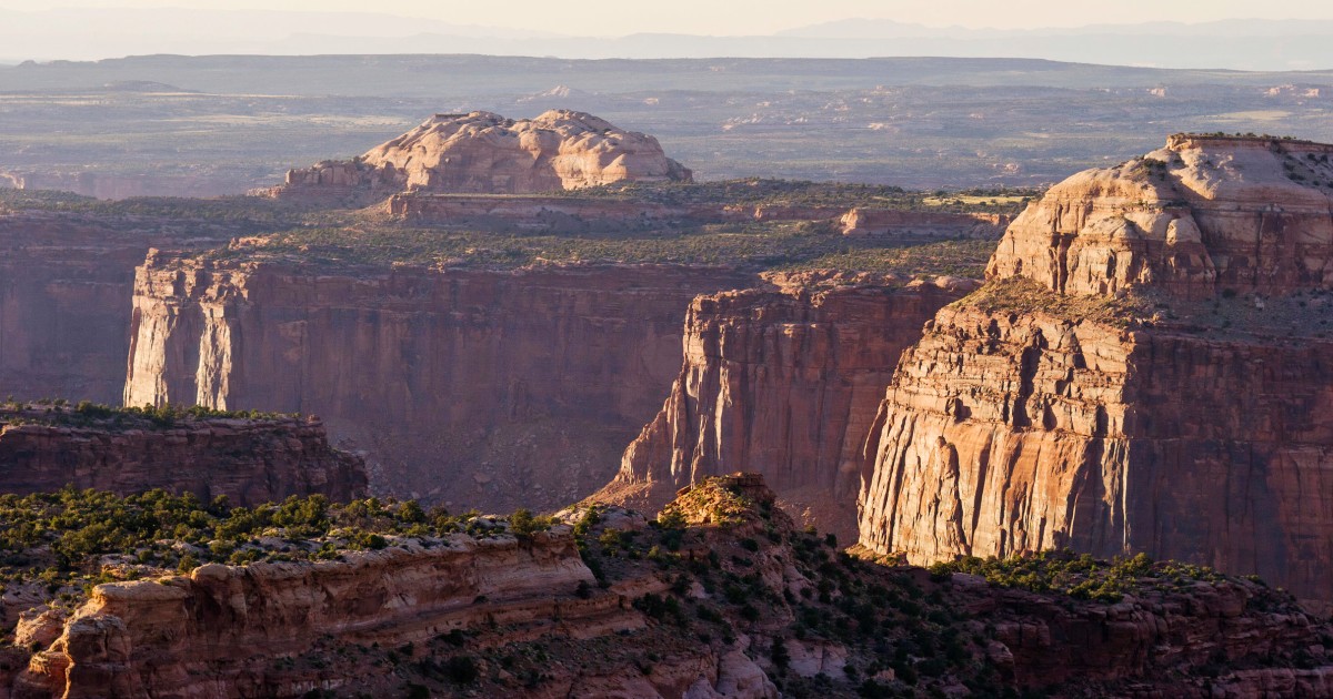 Featured image for Father and Daughter Die of Dehydration While Hiking in Utah's Canyonlands