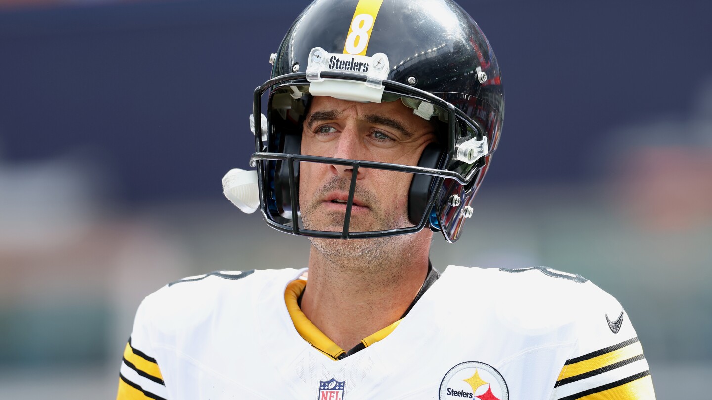 Featured image for Aaron Rodgers surpasses Brett Favre on all-time NFL touchdown passes list