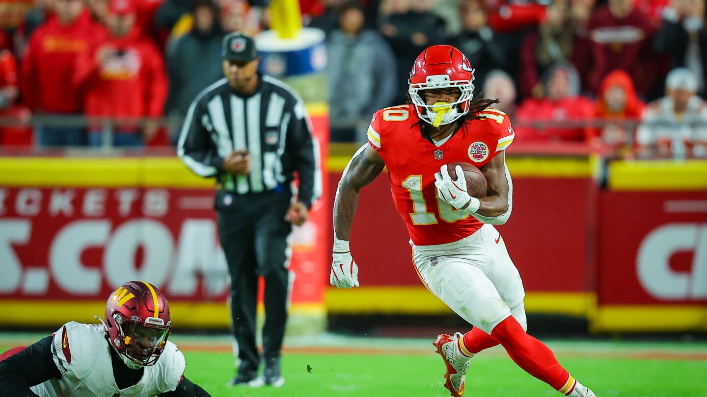 Featured image for Chiefs' Pacheco sidelined with knee injury, expected to be week-to-week