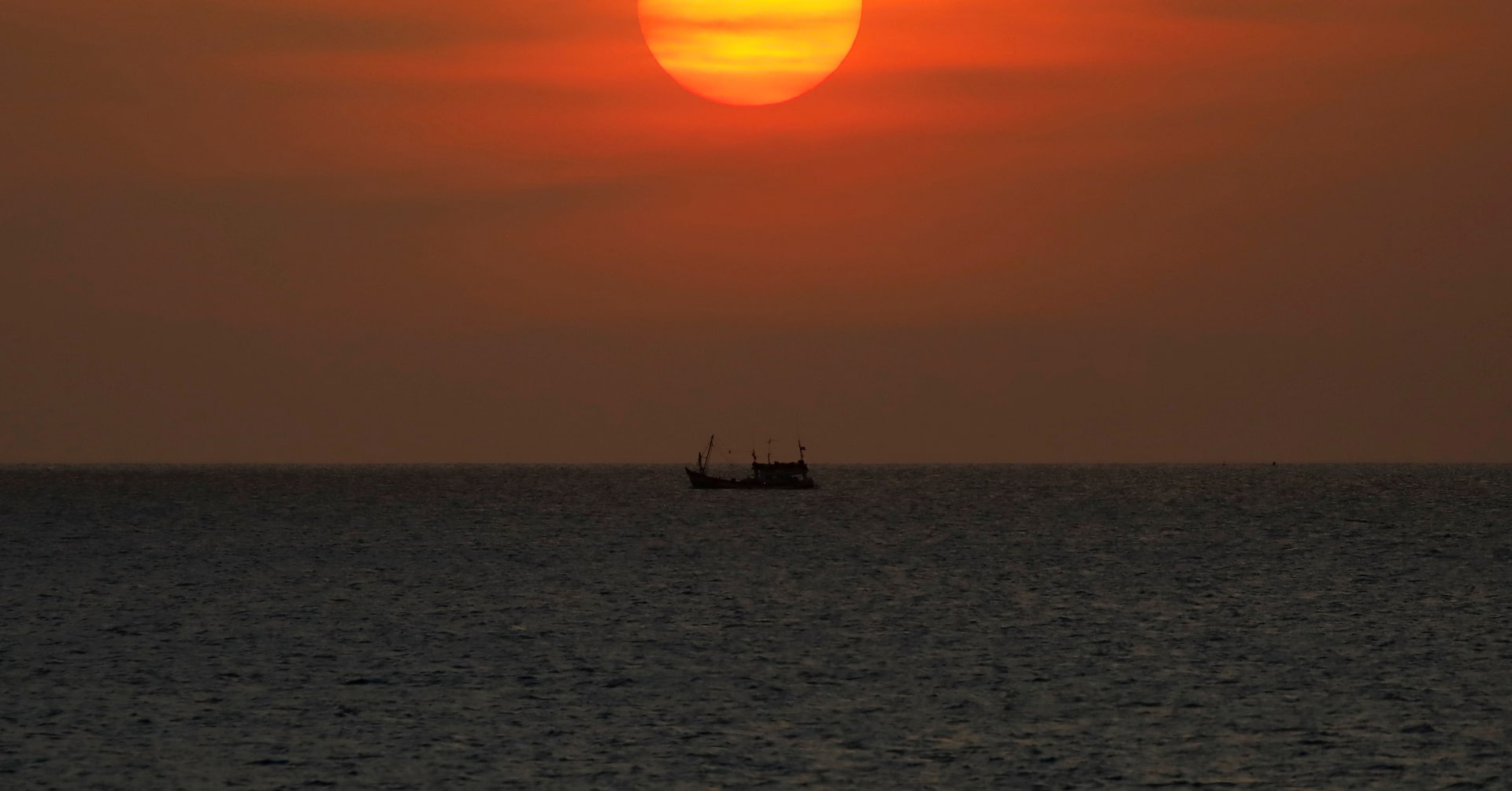 Featured image for Cleaner Ship Fuels Linked to Unexpected Ocean Warming Surge