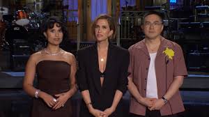 Featured image for "Kristen Wiig's Return to SNL: Navigating the Five-Timers Club and New Cast Dynamics"