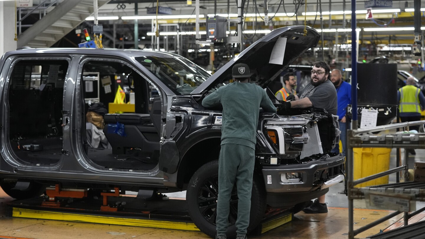 US GDP Growth Revised Down to 1.3%, Consumer Spending Remains Strong
