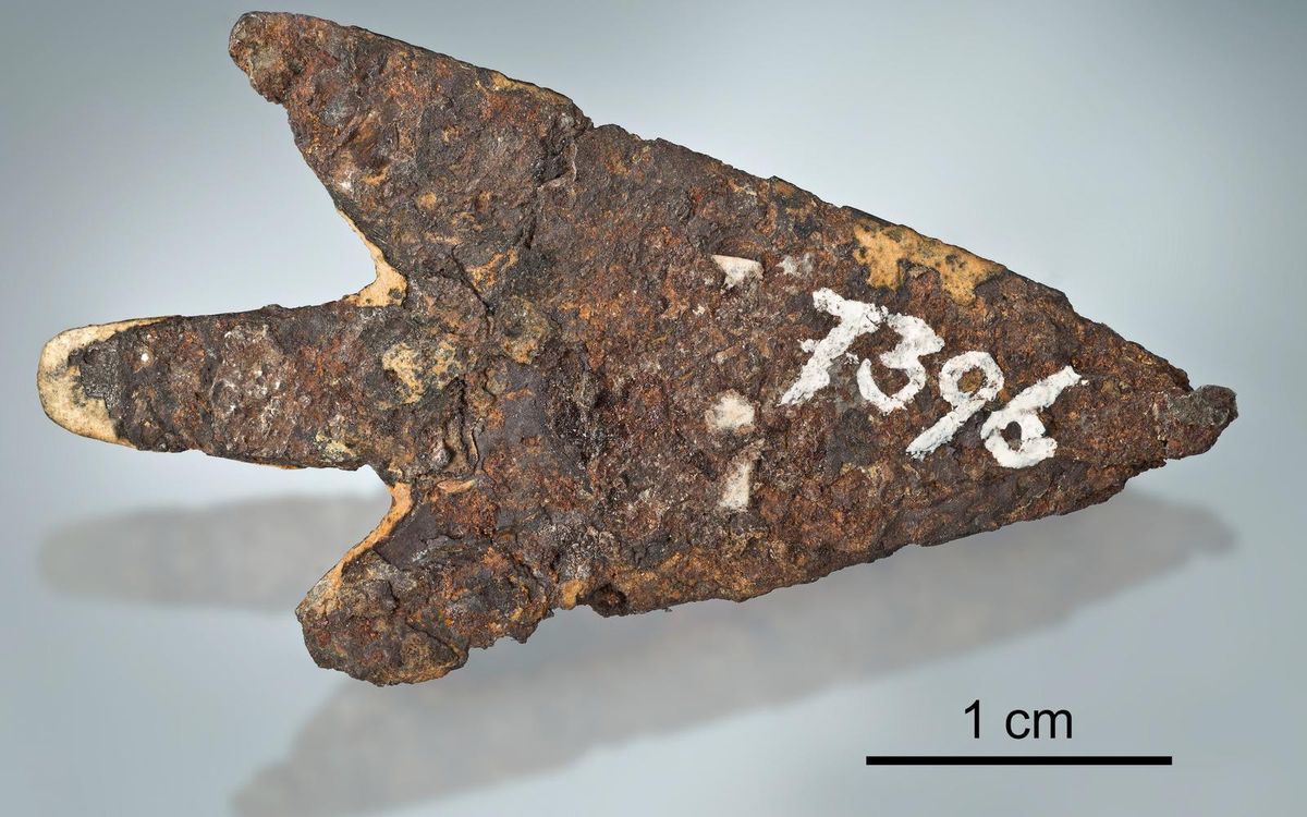 Bronze Age hunters transform ancient meteorite into arrowhead