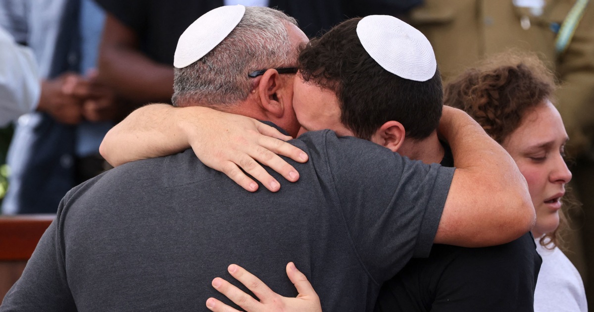 "Israeli War Strategy Sparks Internal Opposition and International Concern"