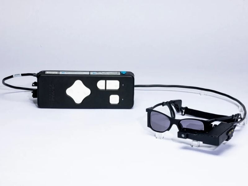 Featured image for Tiny Retinal Implant Restores Sight