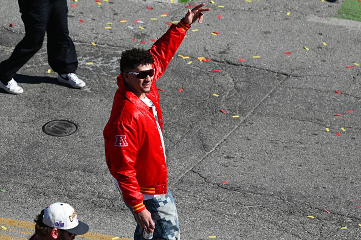 Featured image for "Patrick Mahomes' Playful Banter with Taylor Swift Goes Viral"