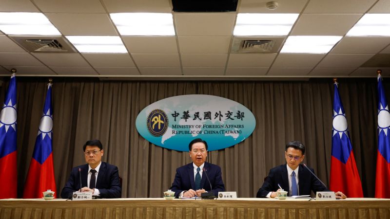 Honduras switches diplomatic recognition from Taiwan to China.
