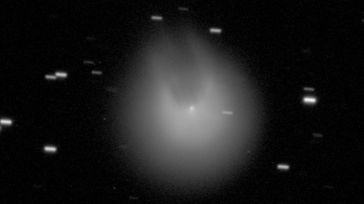 "Resurgent 'Devil Comet' Returns, Bringing Delight to 'Star Wars' Fans in June"