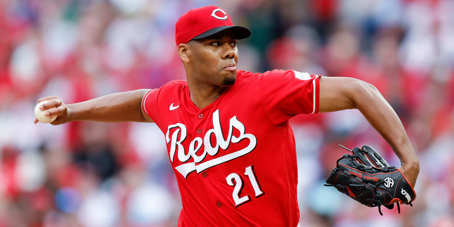 Hunter Greene signs 6-year, $53M extension with Reds.