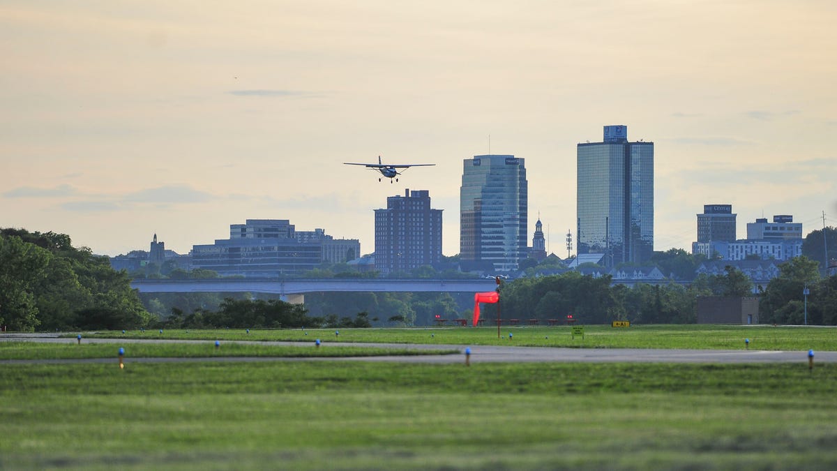 Featured image for Southern Cities Dominate 2024's Top Moving Destinations