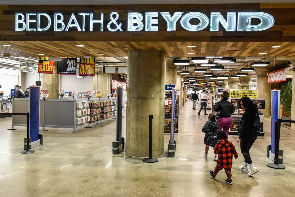 Bed Bath & Beyond weighs asset sales and bankruptcy loan options