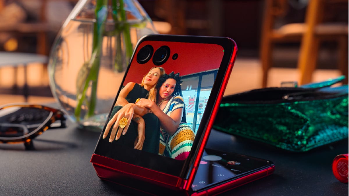 Featured image for "Unveiling the Motorola Razr+: A Game-Changing Flip Phone with Cutting-Edge Features"