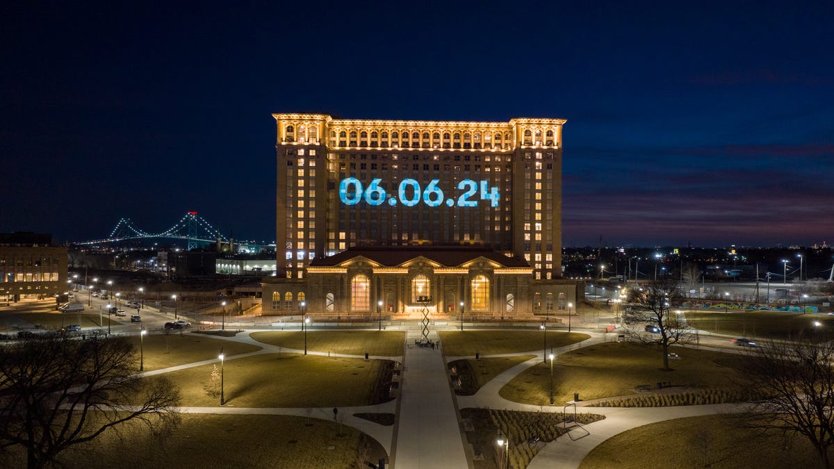 Featured image for "Michigan Central Station Set to Reopen in June 2024"