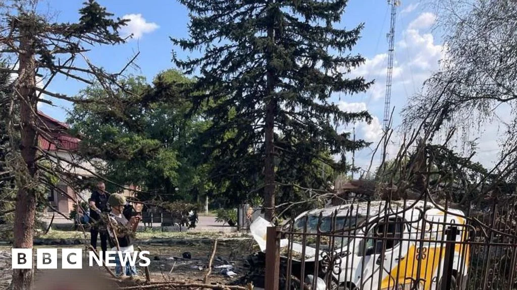 Featured image for Russian Strike in Ukraine Kills Over 20 Civilians in Pension Queue