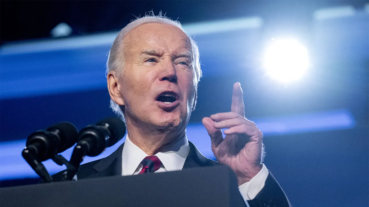 "Texas Border Battle: White House Dodges Democratic Calls as Gov. Abbott Pushes Back"